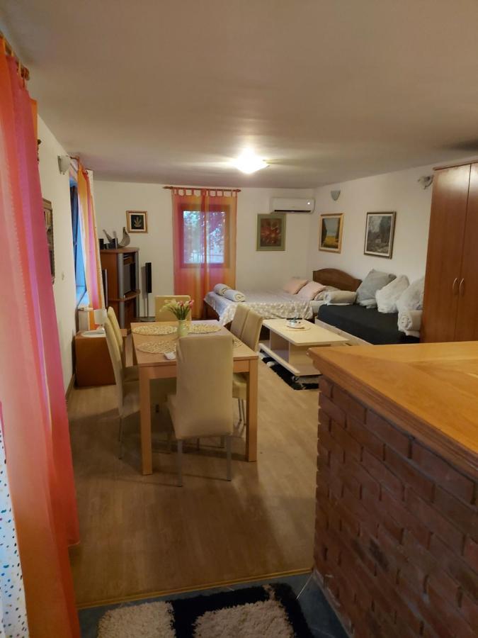 Studio Apartman Kotro Beli Manastir Exterior foto